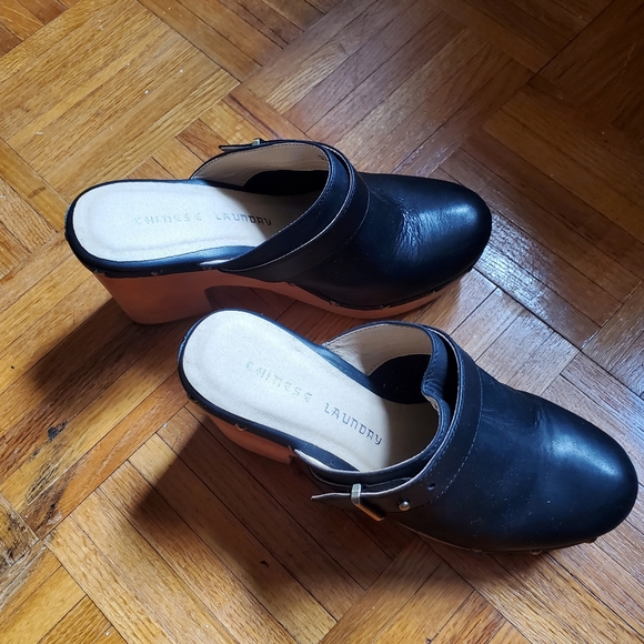 Black Clogs - Picture 2 of 7